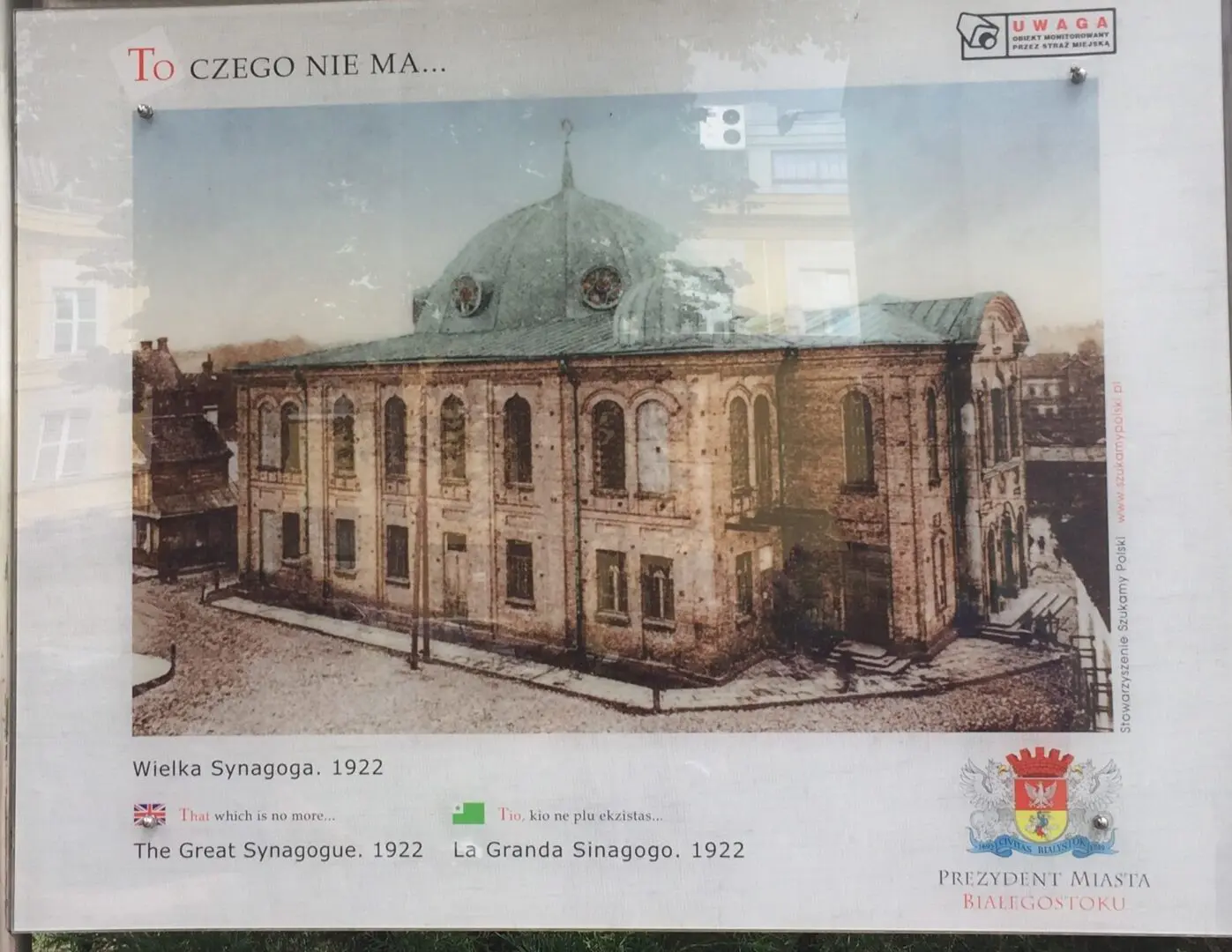 A picture of the old building in the museum.
